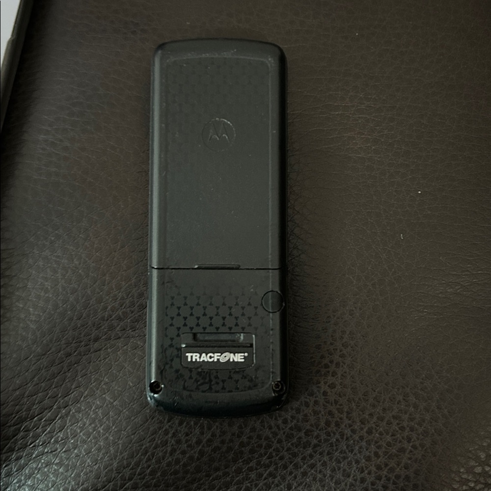 762.Motorola W175g Very Rare - For Collectors Tracfone - Picture 2 of 3